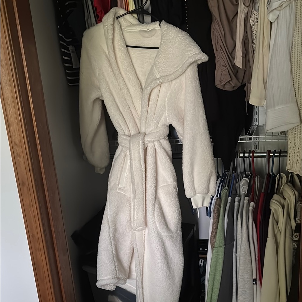 Pottery Barn White Plush Robe “New never used”